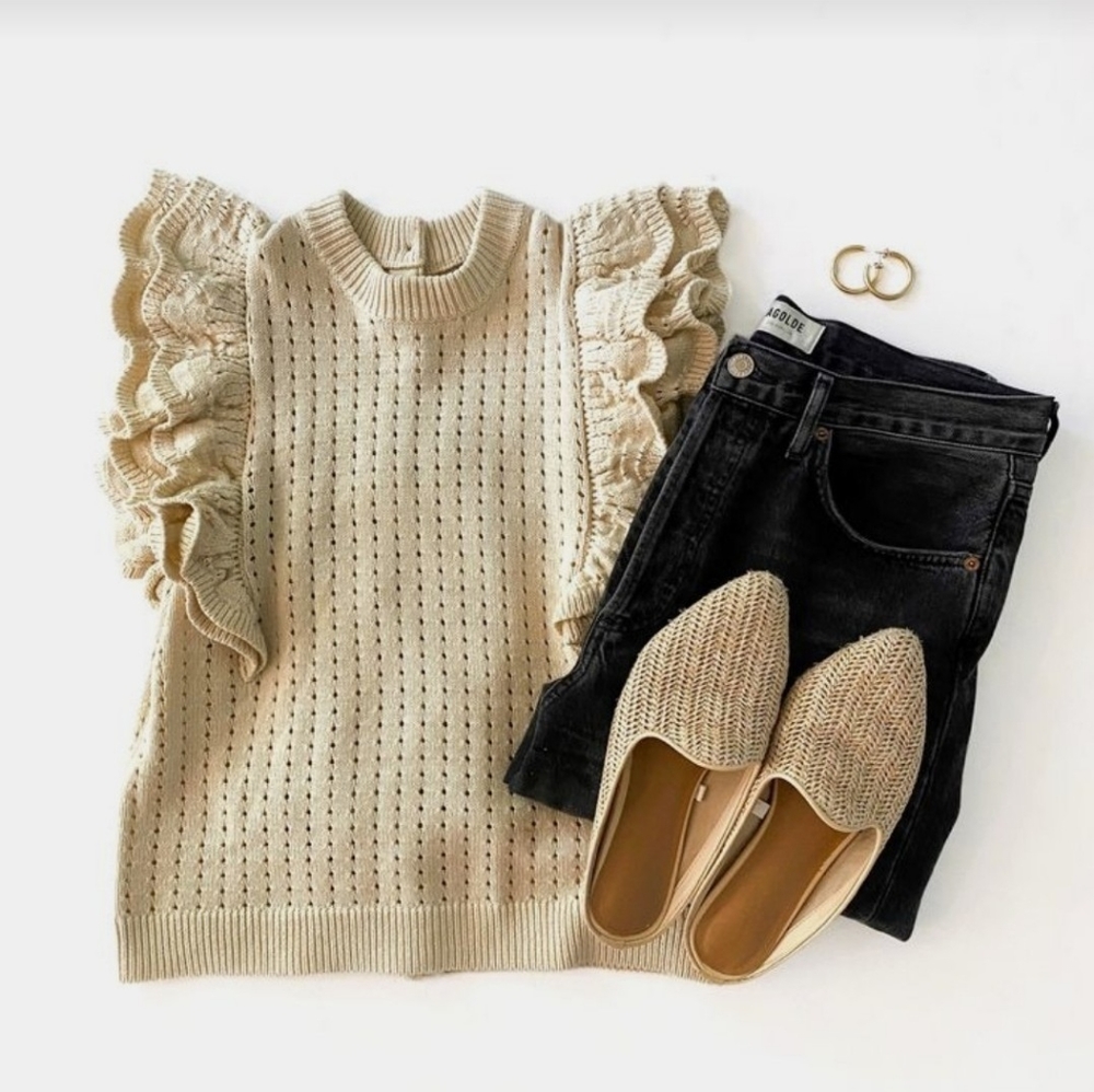 Adorable sweetheart sweater ❤